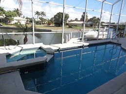 KEN486 3 Bedroom Holiday Home by Marco Naples Vacation Homes