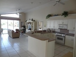 KEN486 3 Bedroom Holiday Home by Marco Naples Vacation Homes