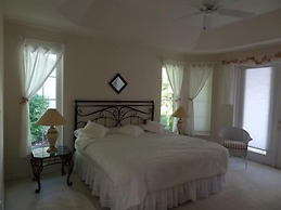 KEN486 3 Bedroom Holiday Home by Marco Naples Vacation Homes