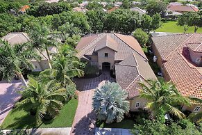 MAJ8978 4 Bedroom Holiday Home by Marco Naples Vacation Homes