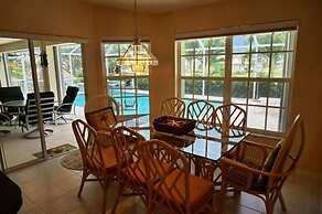 MANOR41 3 Bedroom Holiday Home by Marco Naples Vacation Homes