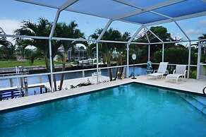 MANOR41 3 Bedroom Holiday Home by Marco Naples Vacation Homes