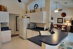 MANOR41 3 Bedroom Holiday Home by Marco Naples Vacation Homes