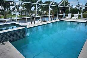 MANOR41 3 Bedroom Holiday Home by Marco Naples Vacation Homes