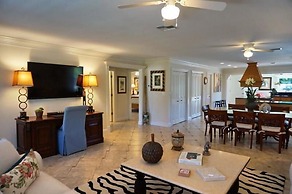 NP100TH 712 3 Bedroom Holiday Home by Marco Naples Vacation Homes