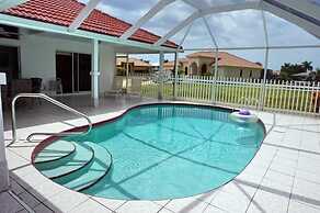 SHEN1124 3 Bedroom Holiday Home by Marco Naples Vacation Homes