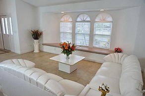 SHEN1124 3 Bedroom Holiday Home by Marco Naples Vacation Homes