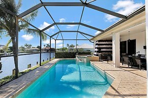 SMARCO1601 4 Bedroom Holiday Home by Marco Naples Vacation Homes