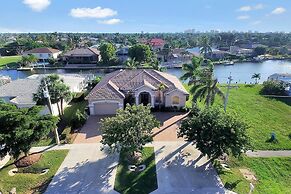 SMARCO1601 4 Bedroom Holiday Home by Marco Naples Vacation Homes