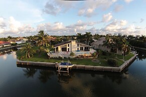 SNOW198 3 Bedroom Holiday Home by Marco Naples Vacation Homes