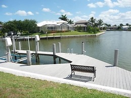 SPIN451 3 Bedroom Holiday Home by Marco Naples Vacation Homes