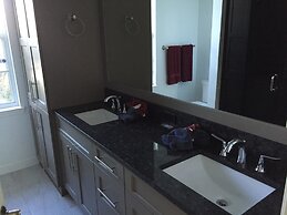 SPIN451 3 Bedroom Holiday Home by Marco Naples Vacation Homes