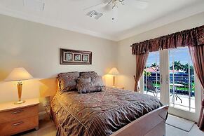 SPIN509 4 Bedroom Holiday Home by Marco Naples Vacation Homes
