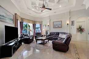 SPIN509 4 Bedroom Holiday Home by Marco Naples Vacation Homes