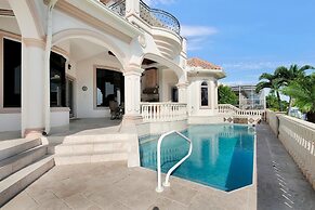 SPIN509 4 Bedroom Holiday Home by Marco Naples Vacation Homes