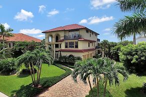 SPIN516 5 Bedroom Holiday Home by Marco Naples Vacation Homes