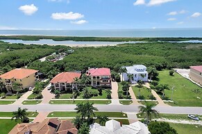 SPIN516 5 Bedroom Holiday Home by Marco Naples Vacation Homes