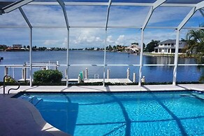 TO1120 4 Bedroom Holiday Home by Marco Naples Vacation Homes