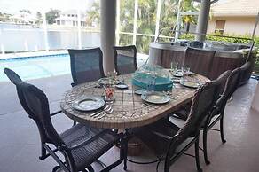 TO1120 4 Bedroom Holiday Home by Marco Naples Vacation Homes