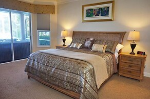 TO1120 4 Bedroom Holiday Home by Marco Naples Vacation Homes