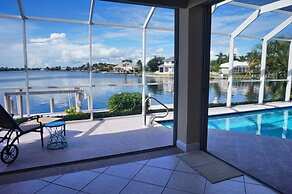 TO1120 4 Bedroom Holiday Home by Marco Naples Vacation Homes