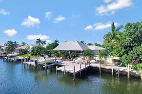 WH1074 3 Bedroom Holiday Home by Marco Naples Vacation Homes