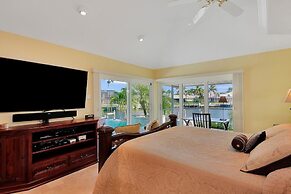 WH1074 3 Bedroom Holiday Home by Marco Naples Vacation Homes