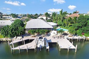 WH1074 3 Bedroom Holiday Home by Marco Naples Vacation Homes