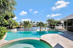 WH1074 3 Bedroom Holiday Home by Marco Naples Vacation Homes