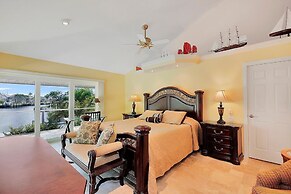 WH1074 3 Bedroom Holiday Home by Marco Naples Vacation Homes