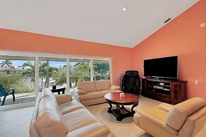 WH1074 3 Bedroom Holiday Home by Marco Naples Vacation Homes