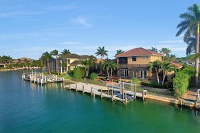 WIN1288 4 Bedroom Holiday Home by Marco Naples Vacation Homes