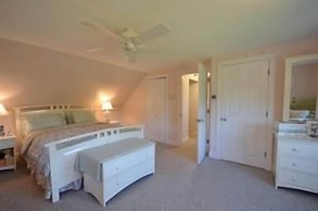 Seascape Upscale Cottage