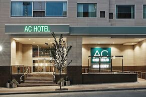 AC Hotel by Marriott Cincinnati at The Banks