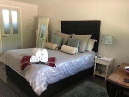 Pinewood Lodge