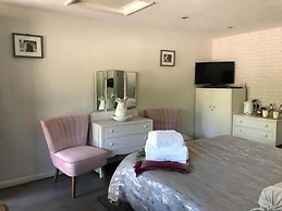 Pinewood Lodge