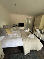 Pinewood Lodge