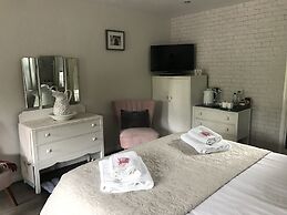 Pinewood Lodge