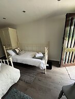 Pinewood Lodge