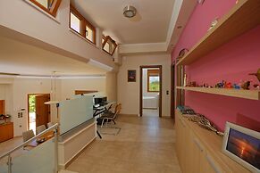 Cretan Vineyard Hill Villa Private Pool, Panoramic View, Beautiful Vin