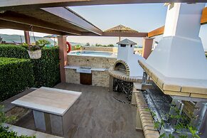 Cretan Vineyard Hill Villa Private Pool, Panoramic View, Beautiful Vin