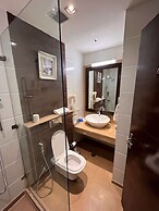 Deventure Sarovar Portico Kapashera