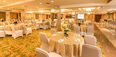 Deventure Sarovar Portico Kapashera