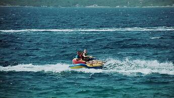 Maya Bistro Hotel Beach