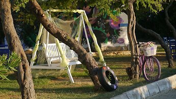 Maya Bistro Hotel Beach