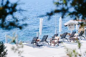 Maya Bistro Hotel Beach