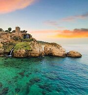 Maya Bistro Hotel Beach