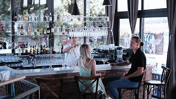 Maya Bistro Hotel Beach