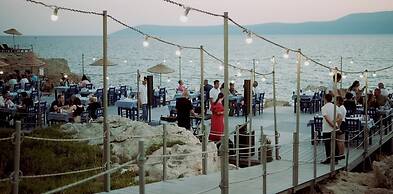 Maya Bistro Hotel Beach