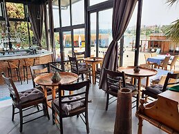 Maya Bistro Hotel Beach